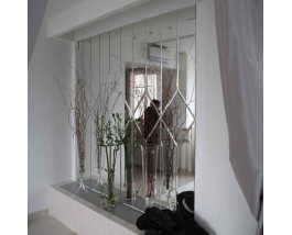 Зеркальное панно в гостиную в стиле неоклассика